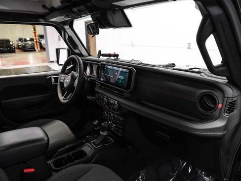 Used 2024 Jeep Wrangler Unlimited Rubicon image 19