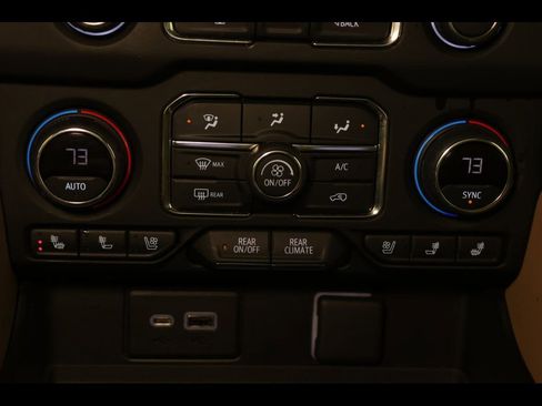 Used 2021 Chevrolet Tahoe Premier w/ Premium Package image 27