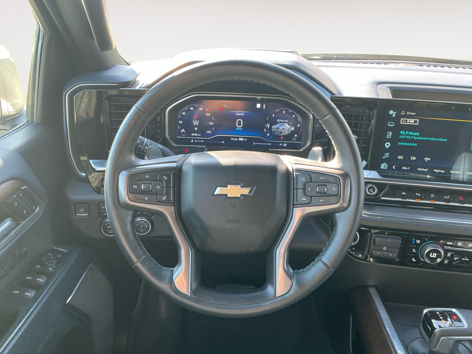 Used 2023 Chevrolet Silverado 1500 High Country w/ High Country Premium Package AWD/4WD image 12