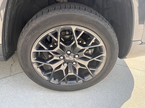 Used 2025 Jeep Grand Cherokee L Summit image 13