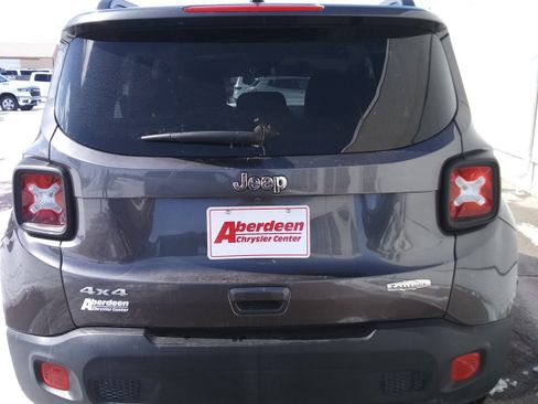 Used 2018 Jeep Renegade Latitude w/ Cold Weather Group image 6