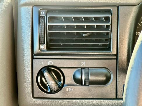 Used 2003 Volkswagen Eurovan MV image 21