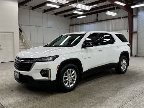 Used 2023 Chevrolet Traverse LS image 1