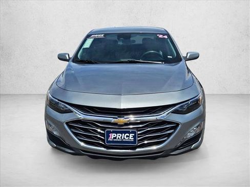 Used 2024 Chevrolet Malibu LT FWD image 2