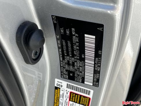 Certified 2025 Toyota Sienna XLE FWD image 34