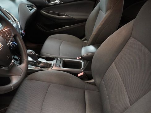 Used 2019 Chevrolet Cruze LT image 7