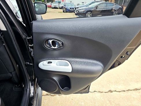 Used 2017 Nissan Juke SV image 17