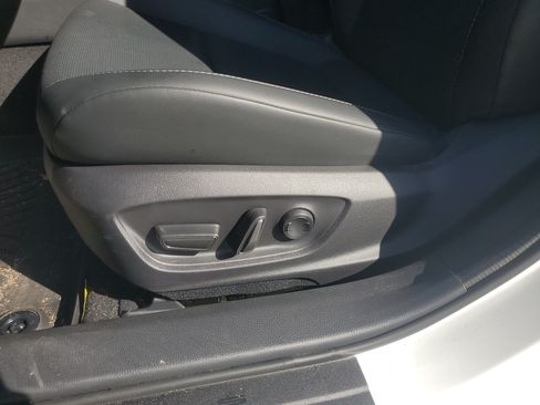 Used 2025 Toyota Prius FWD image 22