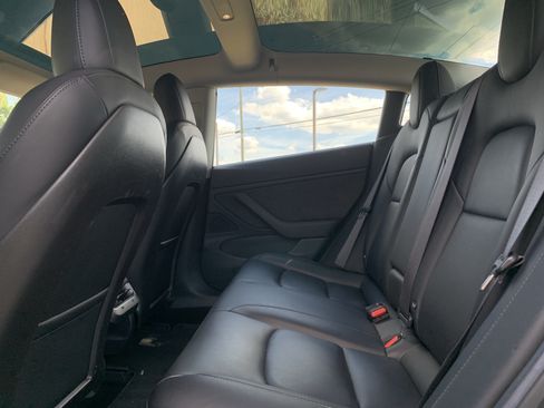 Used 2018 Tesla Model 3 Mid Range RWD image 31