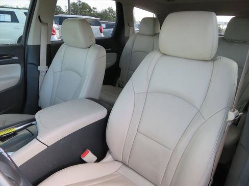 Used 2020 Buick Enclave Essence image 16