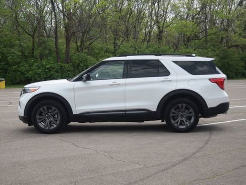 Used 2023 Ford Explorer XLT w/ Equipment Group 202A AWD/4WD image 25