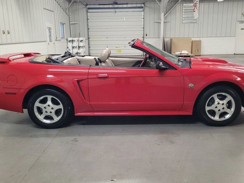 Used 2004 Ford Mustang Deluxe Convertible 2D image 9