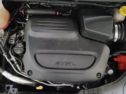 Used 2020 Chrysler Voyager L FWD image 30