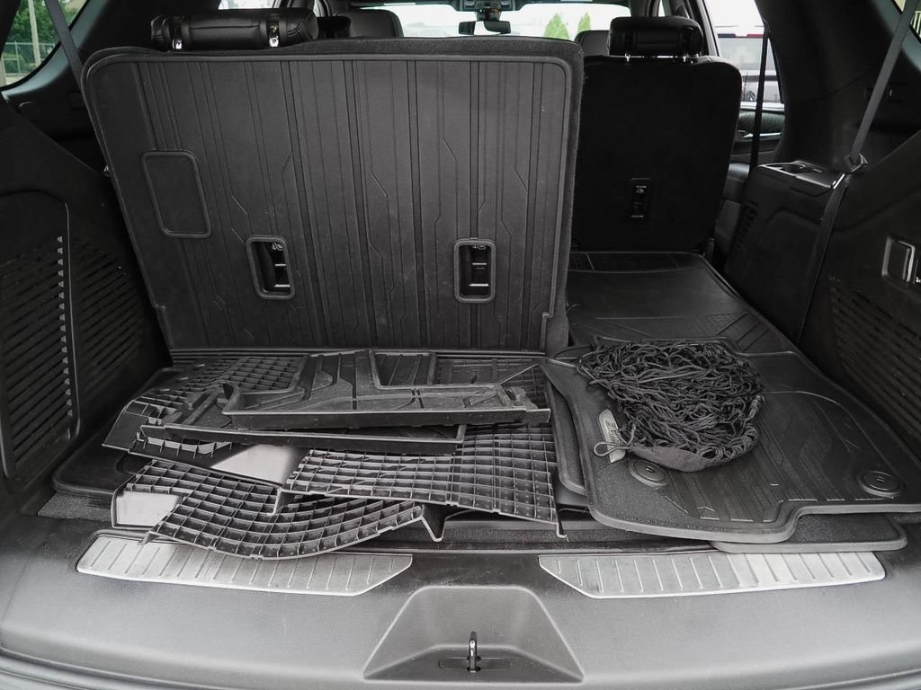 Used 2022 GMC Yukon Denali AWD/4WD image 9