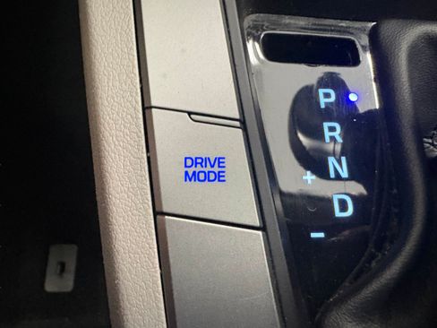 Used 2018 Hyundai Elantra SEL FWD image 18