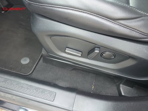 Used 2022 Ford Explorer XLT w/ Equipment Group 202A image 8