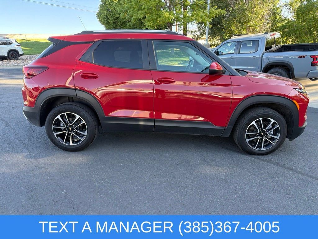 Used 2026 Chevrolet TrailBlazer LT AWD/4WD image 2