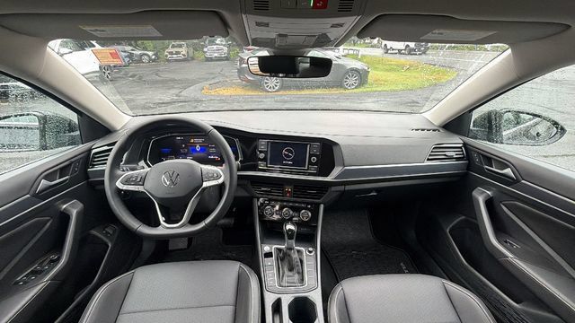 Used 2024 Volkswagen Jetta SE FWD image 29