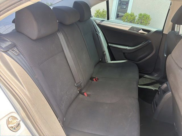 Used 2015 Volkswagen Jetta SE FWD image 13