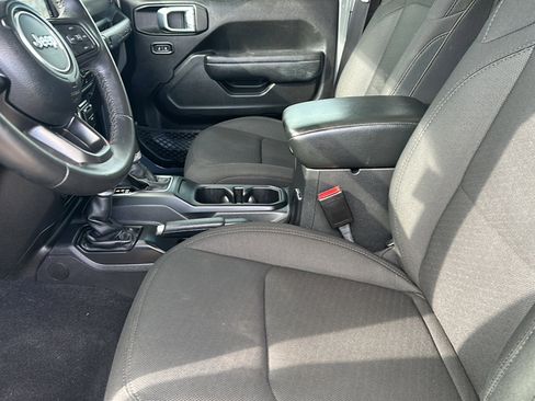 Used 2022 Jeep Wrangler Unlimited Sport image 13