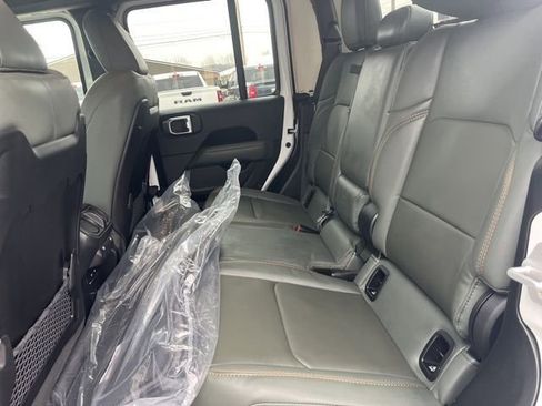 New 2026 Jeep Gladiator Mojave image 10