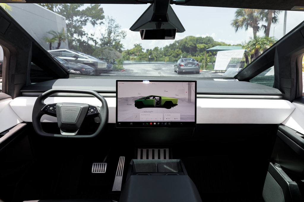 Used 2024 Tesla Cybertruck AWD Crew Cab image 20