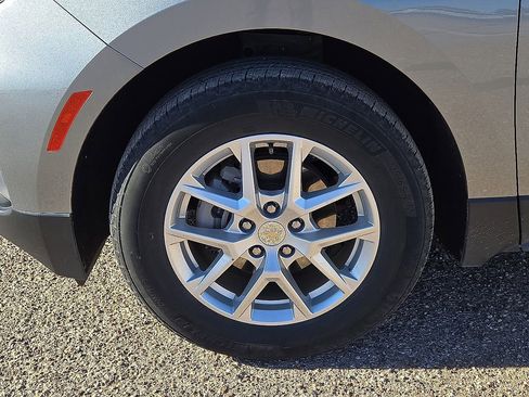 Used 2023 Chevrolet Equinox LT image 11