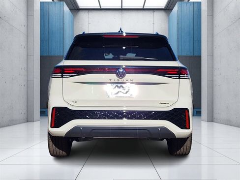 New 2026 Volkswagen Tiguan SE R-Line image 25