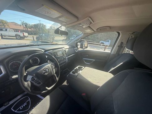 Used 2016 Nissan Titan SV image 12