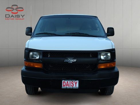 Used 2016 Chevrolet Express 3500 image 2