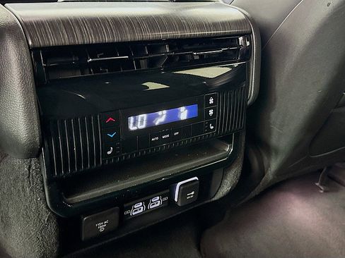 Used 2023 Jeep Wagoneer L Series III w/ Preferred Equipment Group image 26