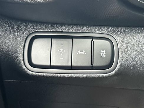 Used 2022 Hyundai Venue SE image 27