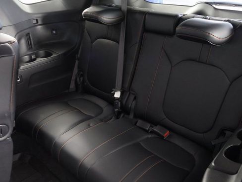 Used 2025 Honda Pilot TrailSport image 12