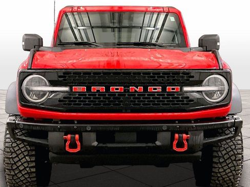 Certified 2024 Ford Bronco Wildtrak image 3