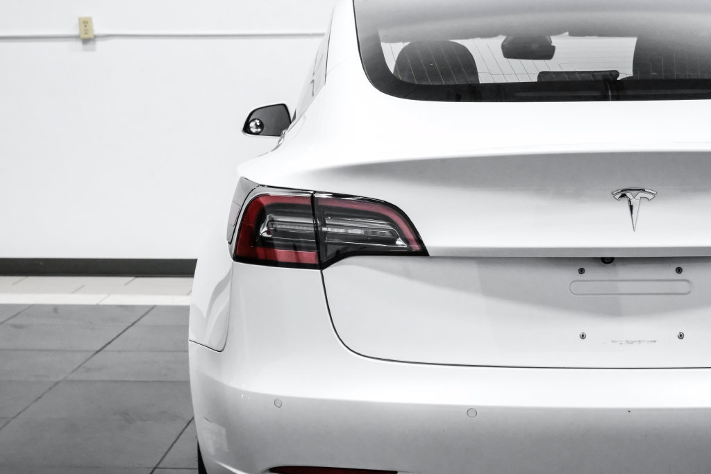 Used 2018 Tesla Model 3 Long Range RWD image 54