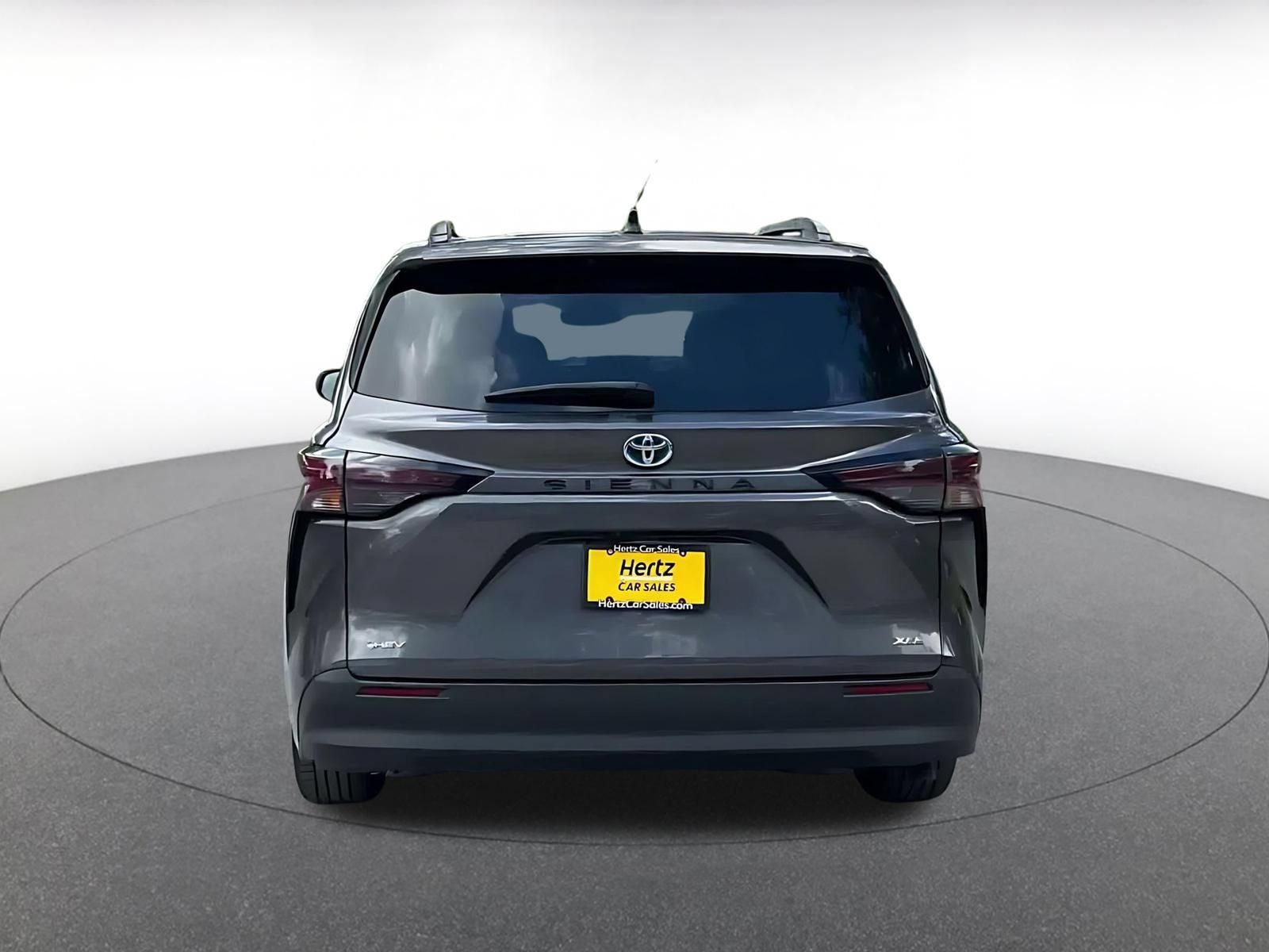 Used 2025 Toyota Sienna XLE FWD image 12