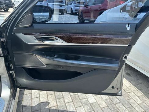 Used 2021 BMW 740i w/ M Sport Package RWD image 27