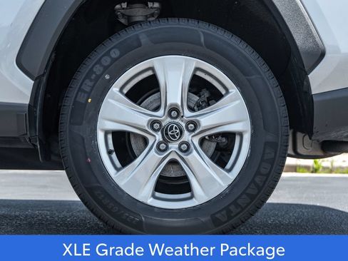 Used 2020 Toyota RAV4 XLE w/ Convenience Package AWD/4WD image 9