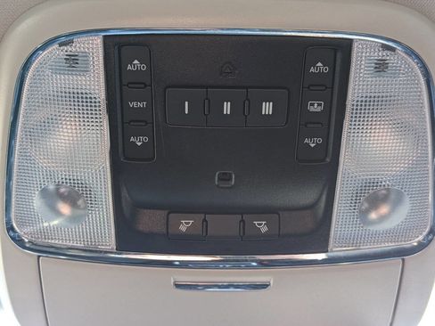 Used 2020 Chrysler 300 Limited image 23