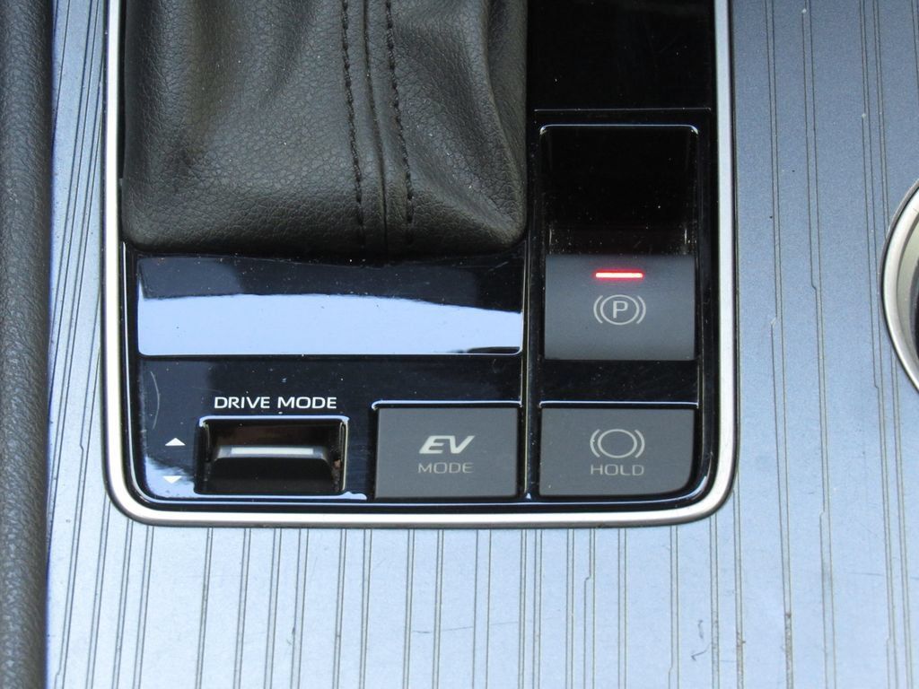 Certified 2025 Toyota Sienna XLE FWD image 34