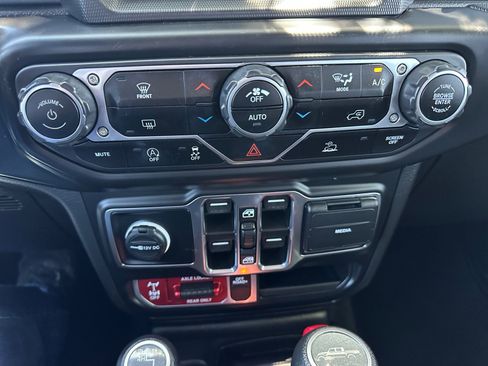 Used 2023 Jeep Gladiator Mojave AWD/4WD image 22