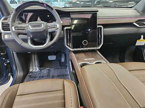 New 2026 GMC Acadia Denali Ultimate w/ LPO, Floor Liner Package image 18