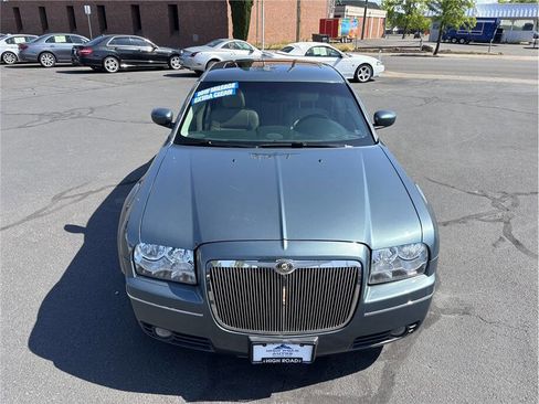 Used 2005 Chrysler 300 Touring RWD image 8
