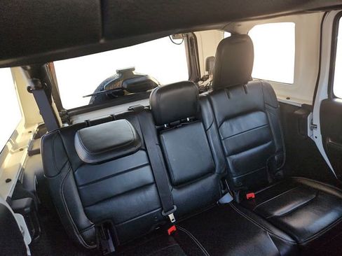 Used 2018 Jeep Wrangler Unlimited Sahara image 18