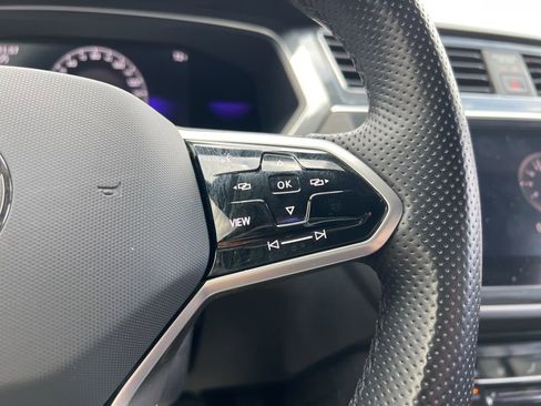 Used 2022 Volkswagen Tiguan SE R-Line image 18