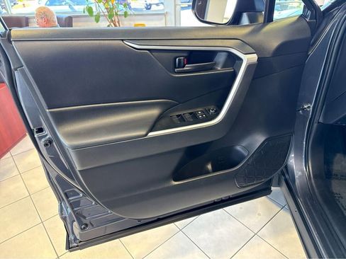 Used 2019 Toyota RAV4 LE w/ Carpet Mat Package AWD/4WD image 16