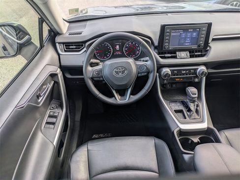 Used 2021 Toyota RAV4 XLE Premium image 19