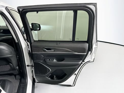 Used 2023 Jeep Grand Cherokee 4WD 4xe w/ Luxury Tech Group II image 30