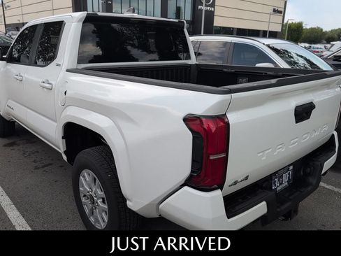 Used 2025 Toyota Tacoma SR5 AWD/4WD image 9