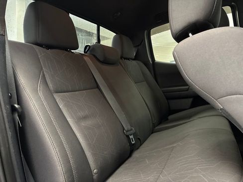 Used 2016 Toyota Tacoma TRD Sport image 10